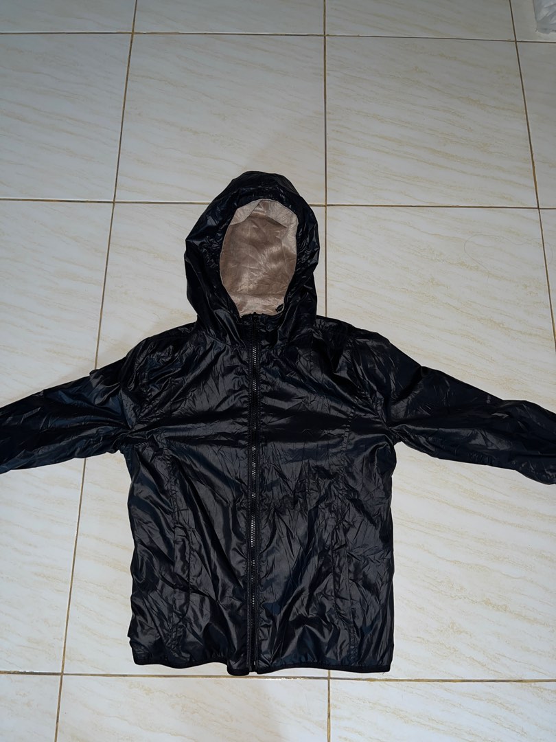 JAKET RUNNING UNIQLO Fesyen Pria Pakaian Baju Luaran di Carousell