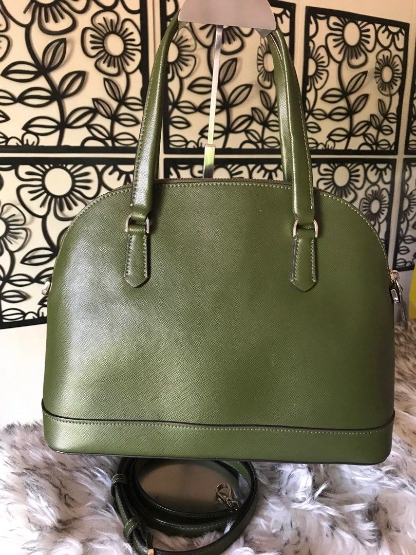 Kate Spade Alma 2way bag (Category: Luxury Bags & Wallets) located in Santa Rosa. Submitted by rina.rina3 (Listing ID 1306243515, Image 2). Description: Good as new (as in!) Kate Spade Alma 2way bag Preowned from Japan Super pretty in person Small to semi medium size Slightly negotiable Buyer to shoulder shipping fee .