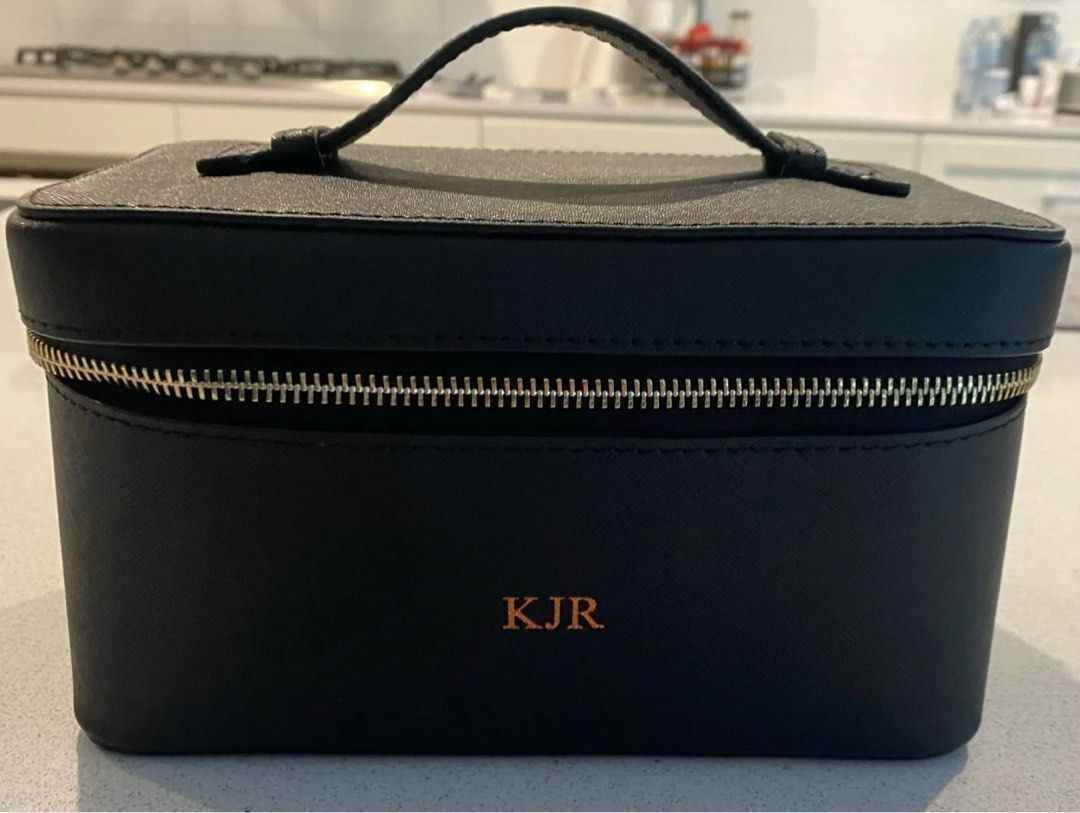 Makeup bag (Category: Purses & Pouches) located in Johor Bahru. Submitted by preloved_butterfly (Listing ID 1306248895, Image 3). Description: Makeup bag High quality material PREODER Initial customise available available colours Black Pink Nude Burgundy #chanel #hermes .