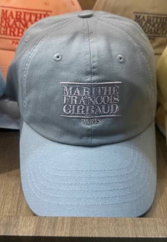 Marithe Small Logo Cap in Gray (Category: Caps & Hats) located in Singapore. Submitted by amandacwt (Listing ID 1306236794, Image 3). Description: bought it but it was too big for my head so didn’t wanted to let it rot in my cupboard, hope someone will adopt it ◡̈ .
