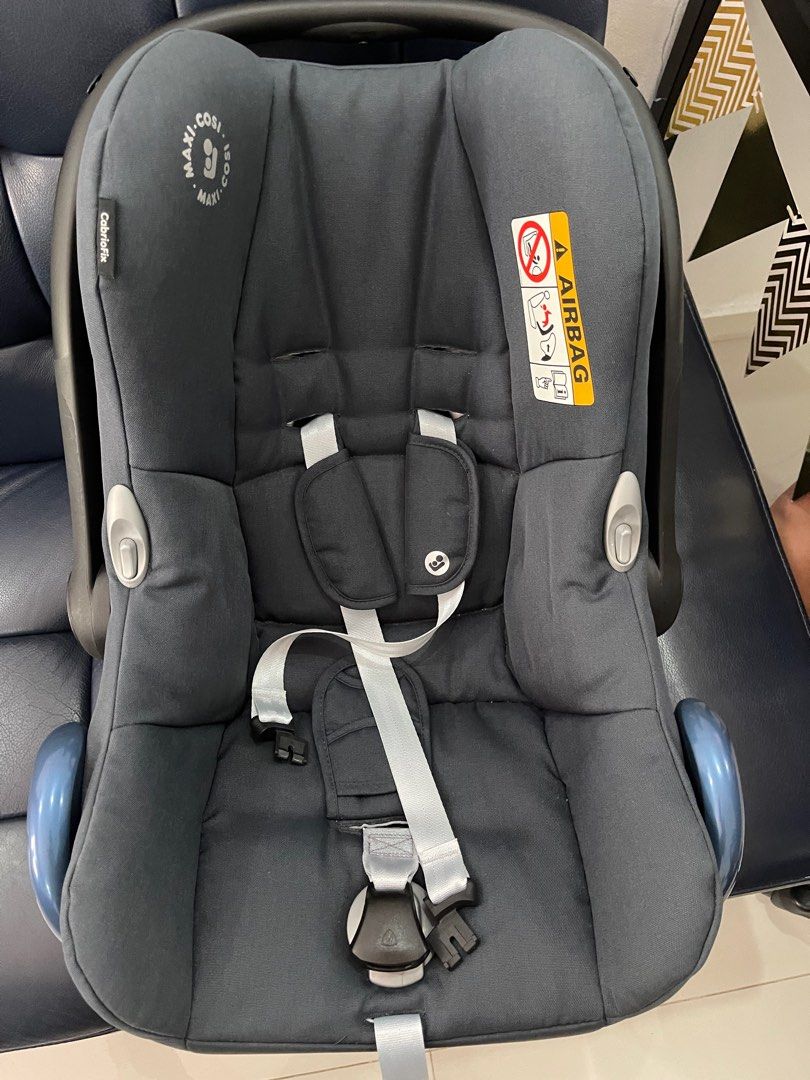 Maxi cosi cabriofix car seat with newborn insert easy base bugaboo bee adapter