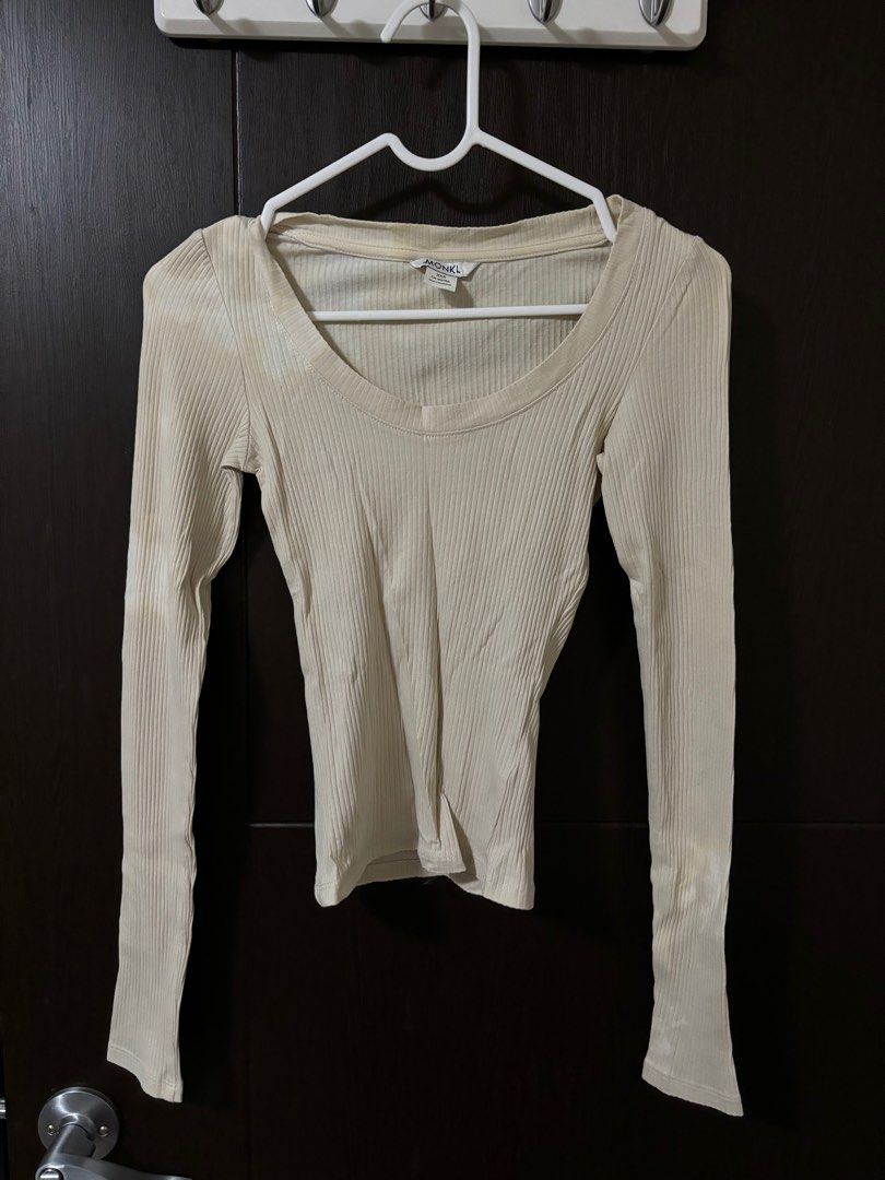 Monki Top (Category: Longsleeves) located in Quezon City. Submitted by trsshd (Listing ID 1306282218, Image 1). Description: Used once then stained it 🥲 Way less than its original price .