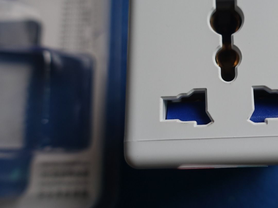 Multi-socket 萬能插蘇 (中英規格), 家庭電器, 轉插器及插頭 - Carousell
