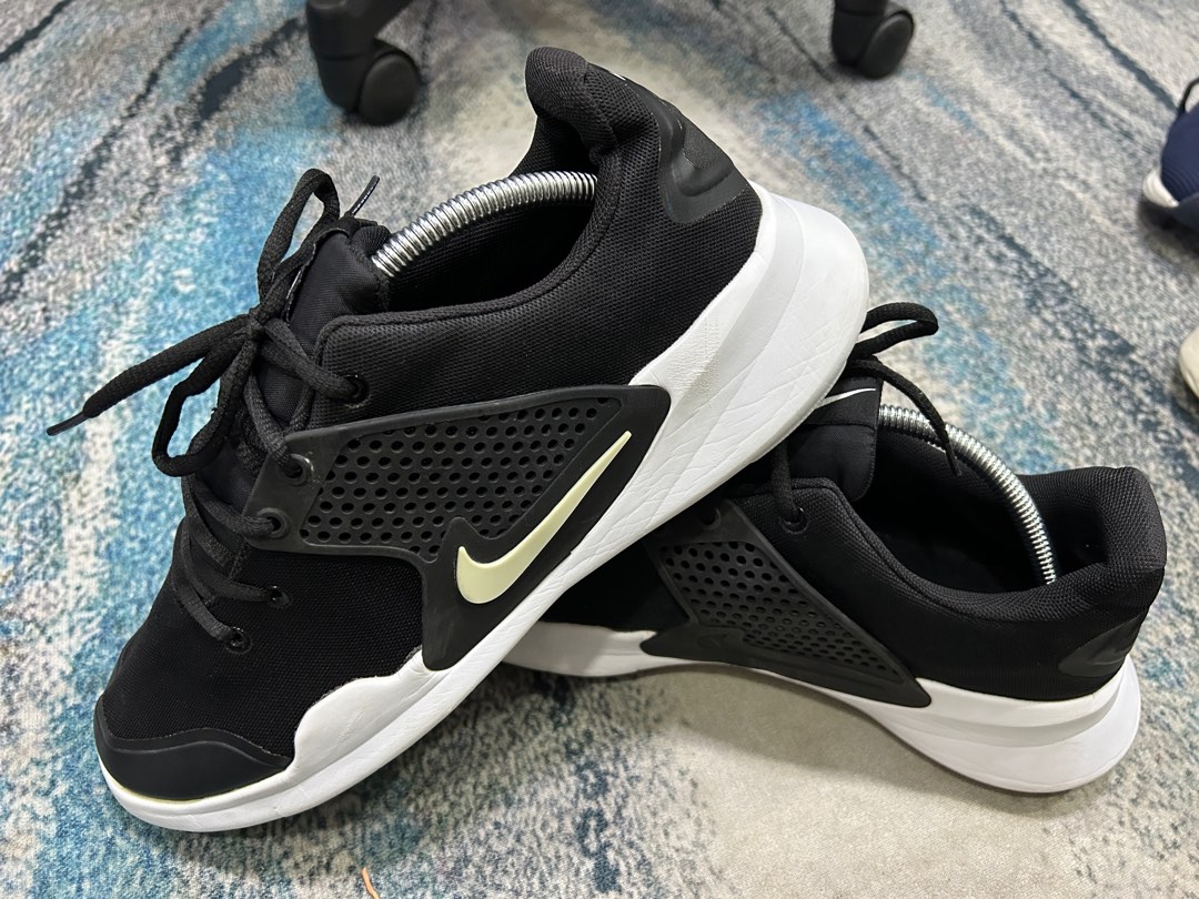 nike arrow shoes