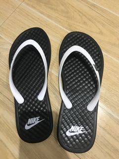 Nike slipper- size 10