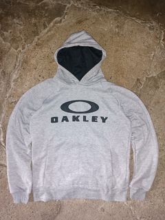 Oakley Sweatshirt Hoodie 
23 x 27 Large on tag
Good condition 
No issue 
1300 plus sf
