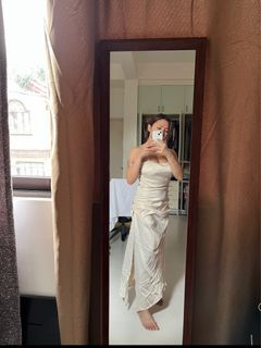 Off-white / beige silky dress