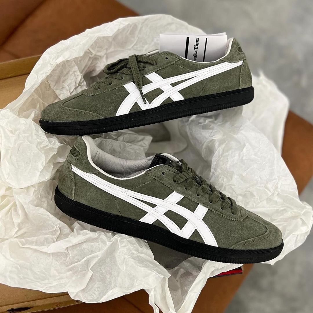 Onitsuka Tiger Tokuten Suede Leather Burnt Green White Fesyen Pria Sepatu Sneakers di Carousell