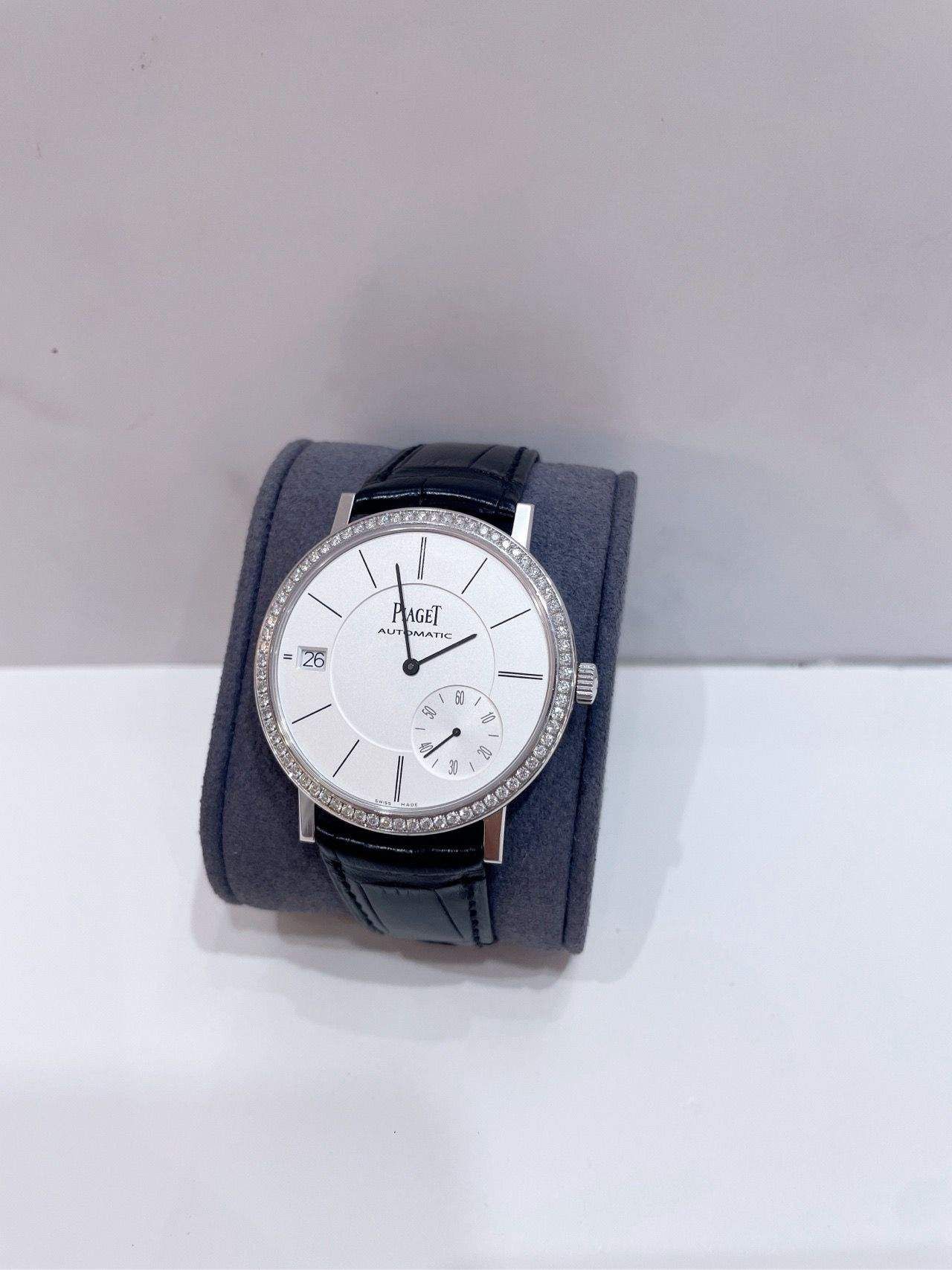 PIAGET WATCH G0A39138 (Category: Watches) located in Singapore. Submitted by angelchen7722 (Listing ID 1306189584, Image 1). Description: PIAGET WATCH G0A39138 SKU: 8296390 - Pre-Loved - Full Set - 40mm.