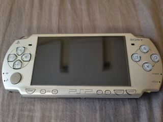 PSP 2001 + UMD + Memory Stick + Charger + Case