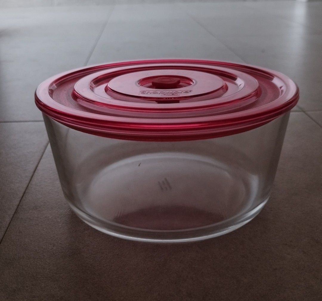 Pyrex Easy Seal Airtight container