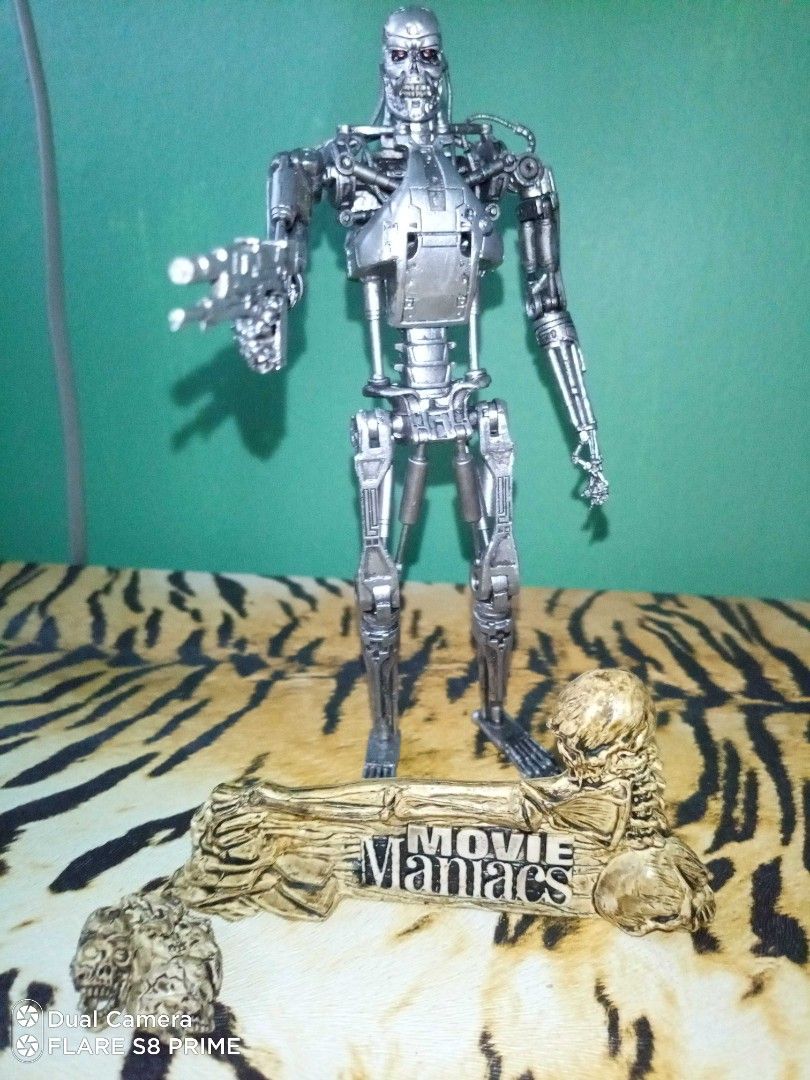 T2 Sarah and T800 set (Category: Figurines & Statues) located in Cavite. Submitted by richard.heart (Listing ID 1306236601, Image 3). Description: McFarlane Movie Maniacs Terminator 2 Judgment day, Sarah Connor and T800 Endoskeleton. Figures are BiB but are in good condition (Sarah's right wrist is stuck) and all accessories are complete. See images, WYSIWYG..