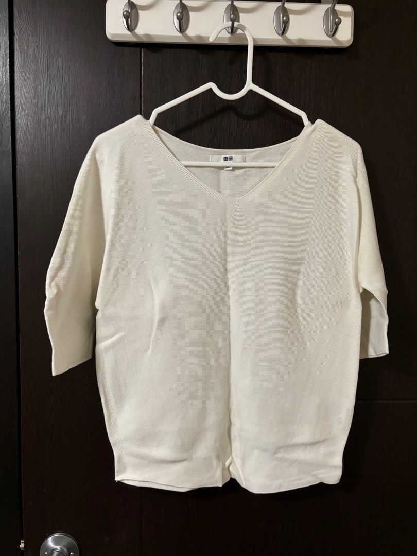Uniqlo Top (Category: Others Tops) located in Quezon City. Submitted by trsshd (Listing ID 1306281714, Image 1). Description: .