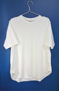 Uniqlo white crewneck longback shirt