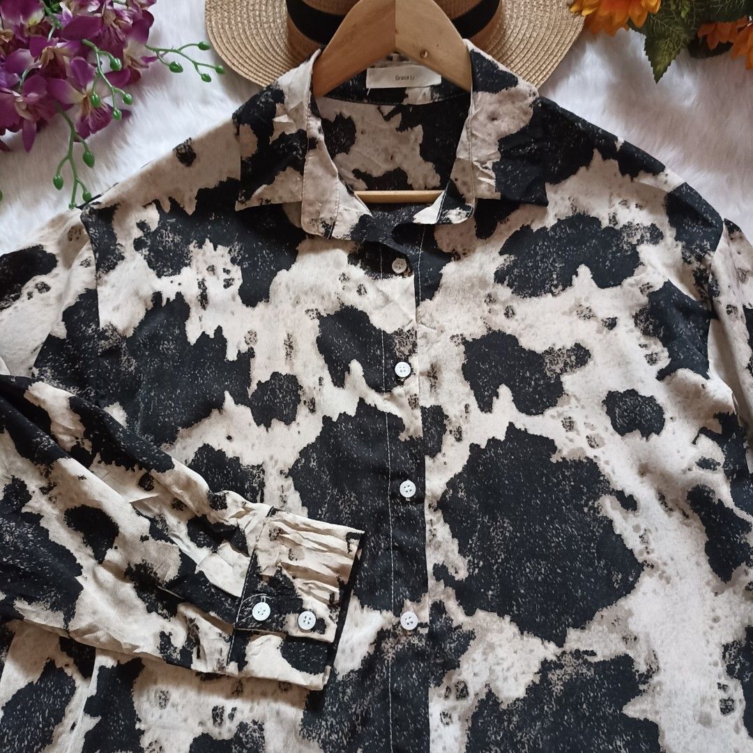 Women office Top Long Sleeve Printed Button Down (Category: Blouses) located in Quezon City. Submitted by becxz (Listing ID 1306330974, Image 3). Description: size L-XL Bust 38" Regular Length Excellent condition Korean Brand.