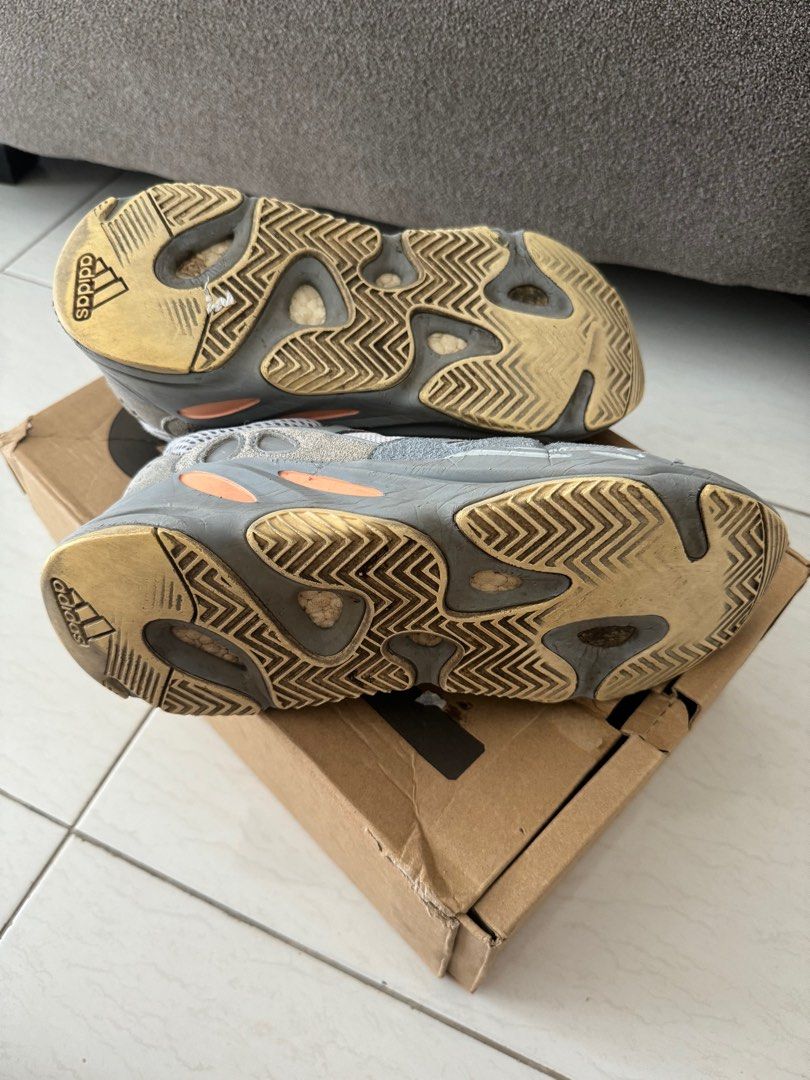 Yeezy 700 Inertia Size 43 US Fesyen Pria, Sepatu Sneakers