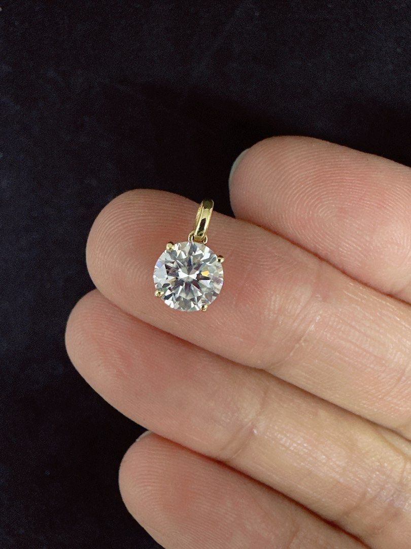 1ct round moissanite pendant/necklace (Category: Necklaces) located in Manila. Submitted by getitonline (Listing ID 1301497581, Image 3). Description: 💎 18k solid whitegold hk setting 💎 1 carat princess cut pendant 🏷️ Php 6,500 pendant. 16,000 with paperclip chain. Color: D Clarity: VVS Very brilliant & sparkly ✨ #investment #18kgold #hkgold #hksetting #moissanite #whitegold #yellowgold #jewelry #legit #investingold.