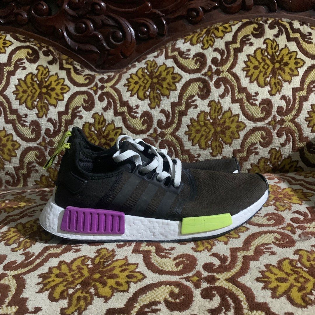 Nmd r1 core black shock purple best sale