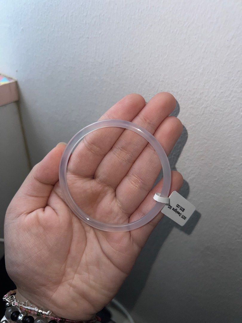 agate thin bangle (Category: Jewelry) located in Singapore. Submitted by giftsforthoughts.sg (Listing ID 1301537385, Image 2). Description: agate thin bangle diameter 58-59mm thickness 3-4mm.