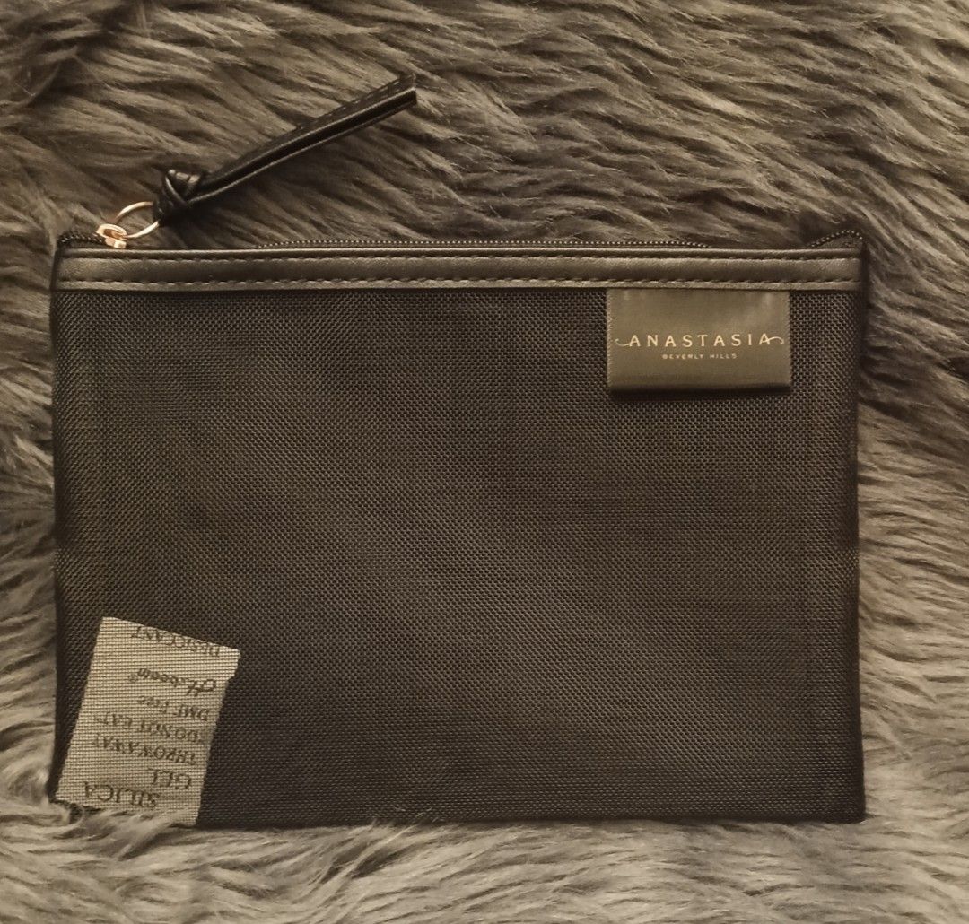 Anastasia Beverly Hills Makeup Bag (Category: Makeup) located in Antipolo. Submitted by legoninos.legoninas (Listing ID 1301625788, Image 1). Description: black Authentic and brand new.