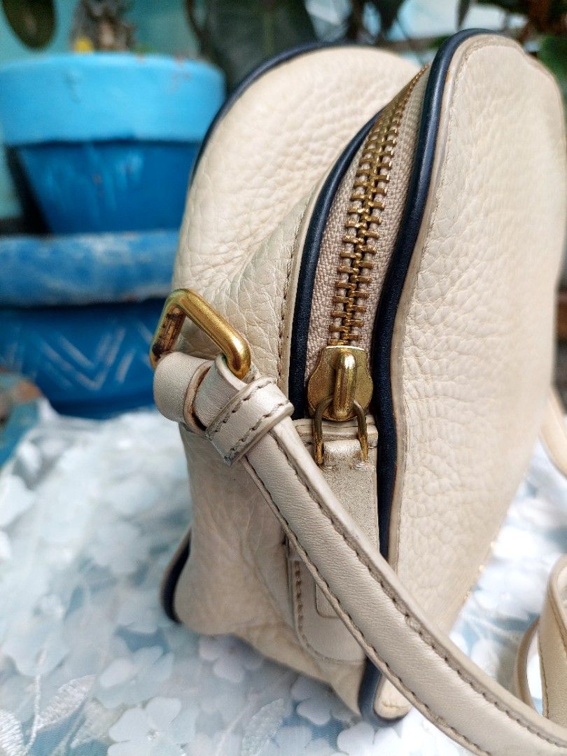 Auth. Vintage Marc jacobs crossbody (Category: Luxury Bags & Wallets) located in Santa Maria. Submitted by mikavillaflor4 (Listing ID 1301653216, Image 2). Description: ukay source details posted issue flaws posted bawal sa maarte auth vintage.