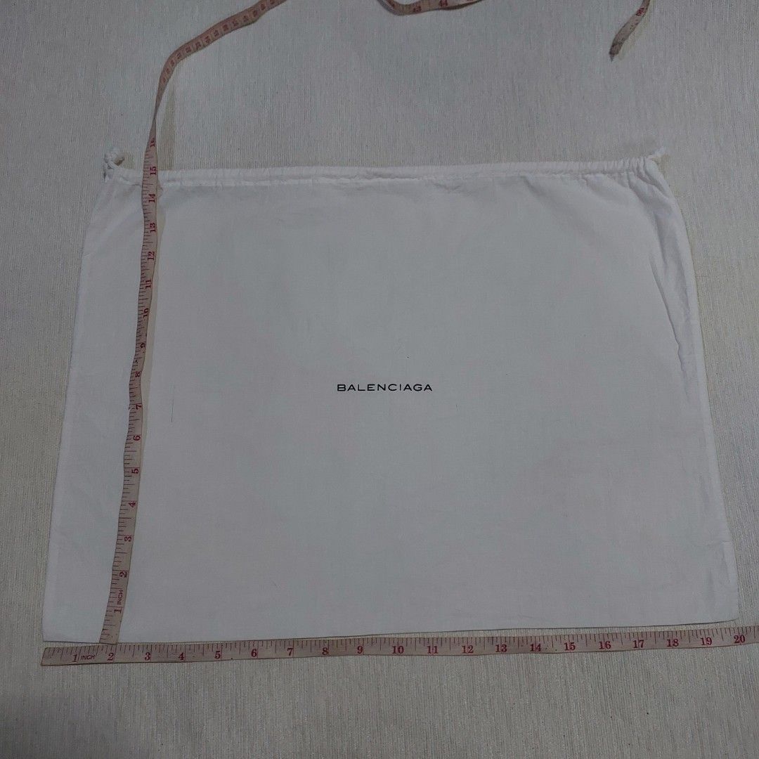 Dust bag balenciaga hotsell