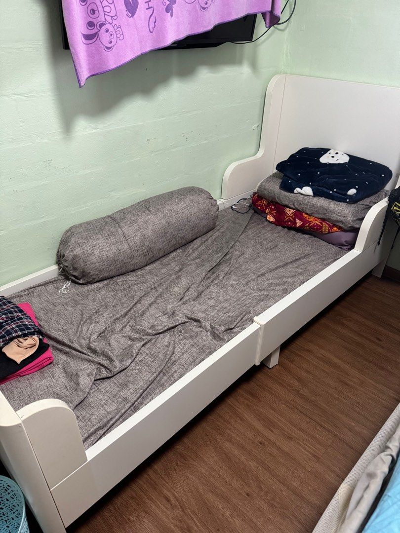 Bed Frame (Category: Bed Frames & Mattresses) located in Singapore. Submitted by wonderlandhappy (Listing ID 1301547791, Image 2). Description: Lightly used bed frame for sales, Letting go at $100 only Can be extended. Children and adult both can use .