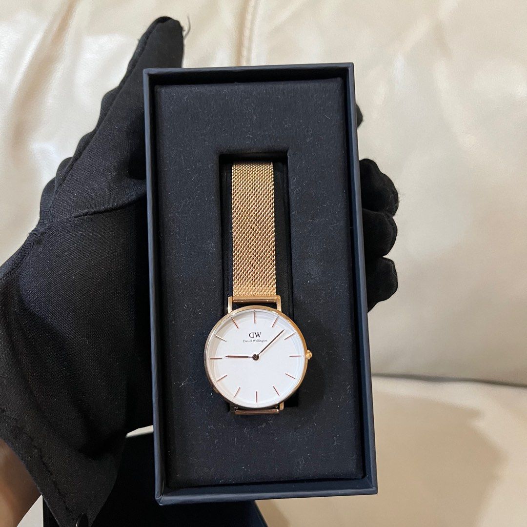 REPRICE BEST DEAL LIKE NEW Daniel Wellington Classic Petite Melrose 28mm DW00100219 Jam Tangan Wanita Authentic Jual Murah harga gila branded Fesyen Wanita Jam Tangan di Carousell