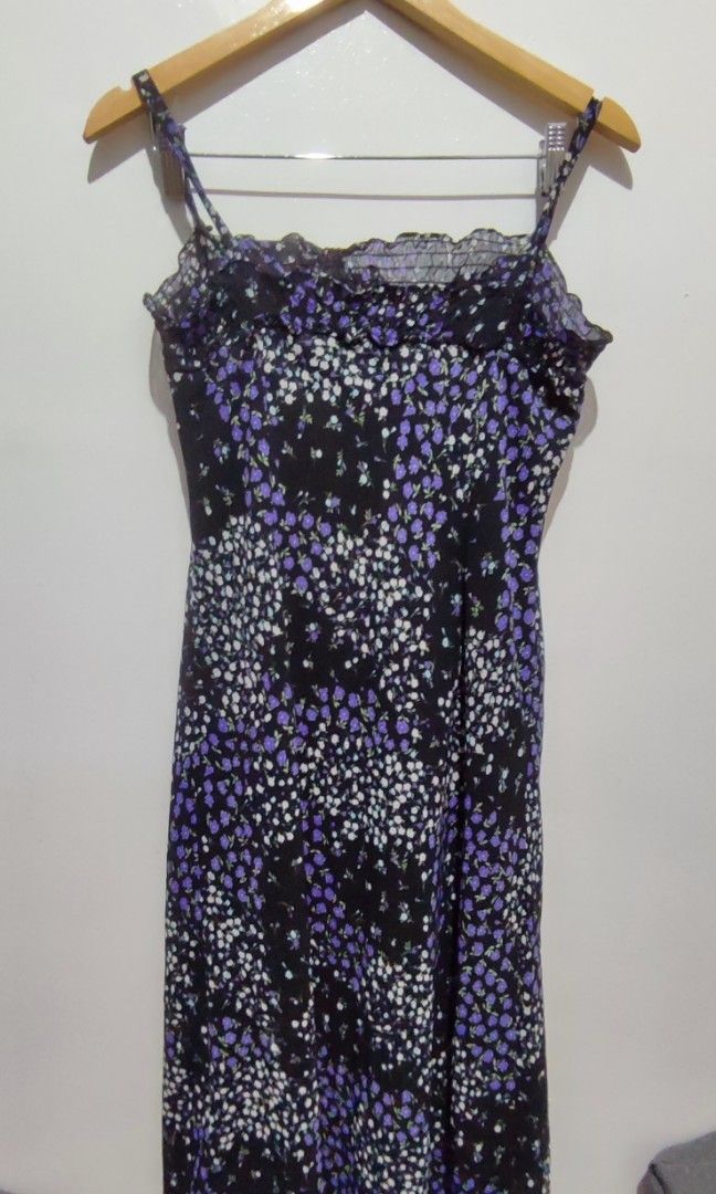 Black floral dress (Category: Dresses) located in Muntinlupa City. Submitted by juju1003 (Listing ID 1301624224, Image 1). Description: Size: S-M With inner dress.