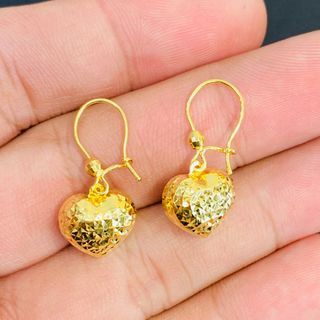 Brandnew 18k Saudi Gold YG heart dangling earrings 1.89g