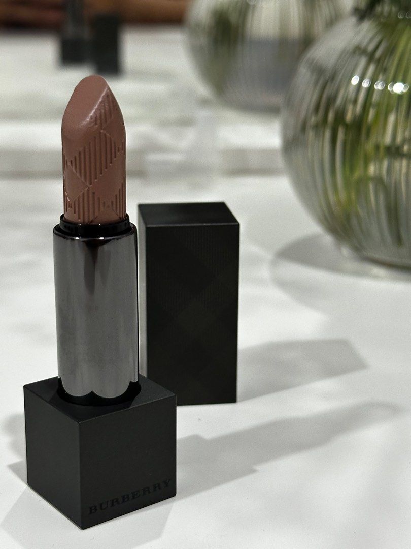 Burberry 407 lipstick top