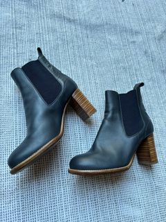 CHLOE Navy Blue Leather Stacked Heel Ankle Boots