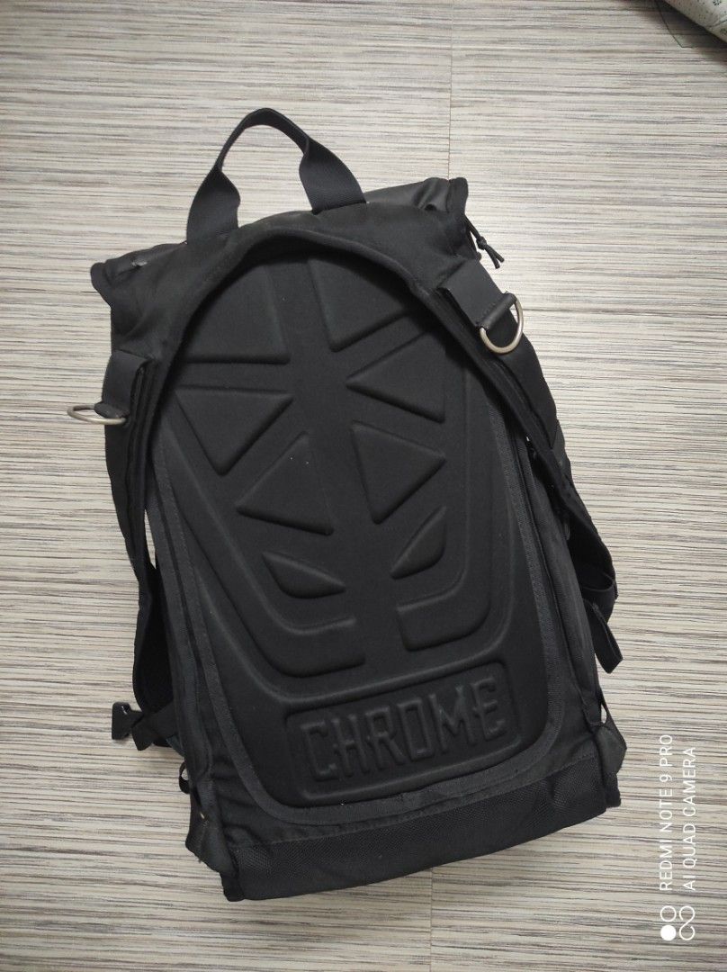 Chrome (Category: Backpacks) located in Sibu. Submitted by palfad (Listing ID 1301662908, Image 3). Description: item in good condition like new.