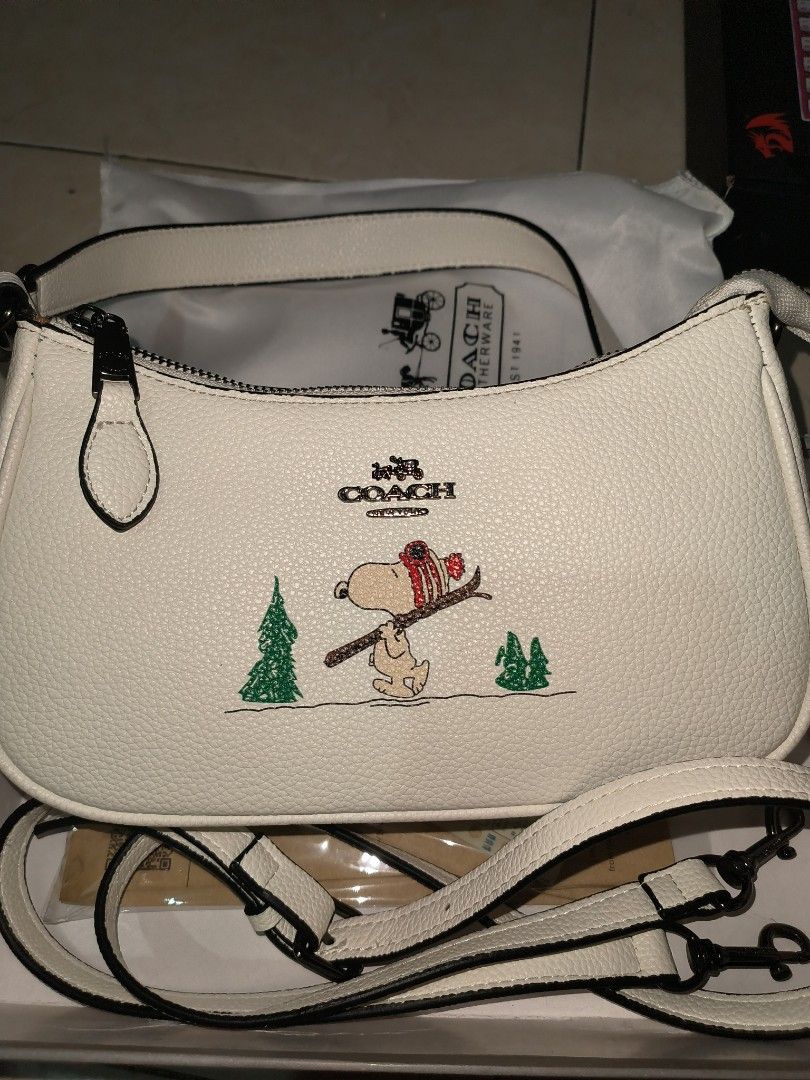coach snoopy bag, Fesyen Wanita, Tas Dompet di Carousell