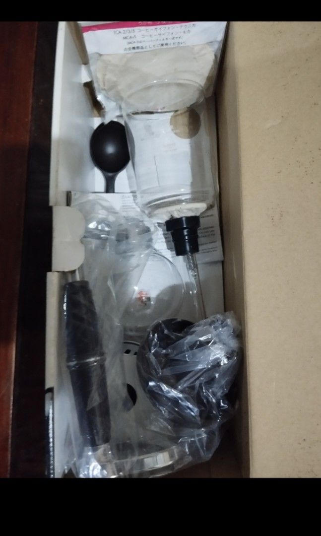Coffee Syphon (Category: Coffee Machines & Makers) located in Valenzuela. Submitted by debrojim (Listing ID 1301628079, Image 2). Description: Brandnew Coffee Syphon, bought never used from UCC orig. price 10500. box was torn. Payment first policy..