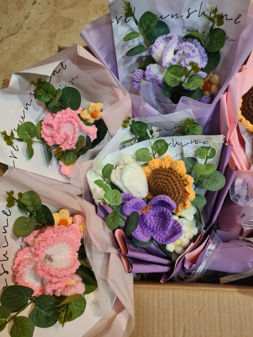 ＜TAMPINES>Crochet flower carnation mothers day gift flowerwith carrier