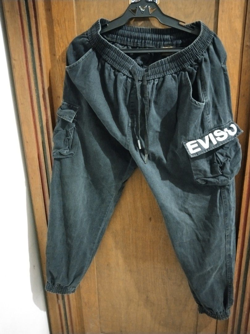 EVISU Cargo Jogger (Category: Joggers) located in Sorsogon. Submitted by mavzone (Listing ID 1301608905, Image 1). Description: EVISU CARGO JOGGER SIZE: 28-32, L-35.