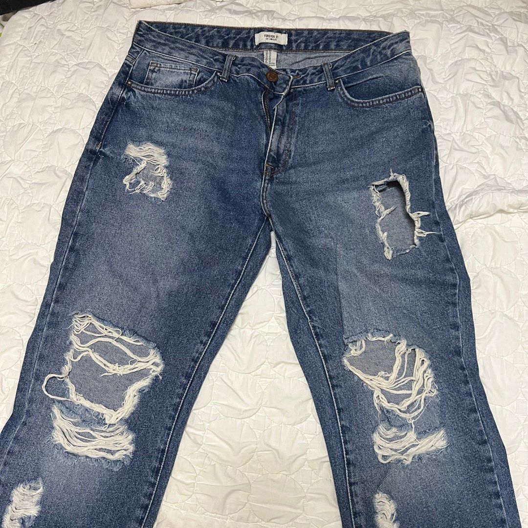 Forever 21 ripped mom jeans (Category: Jeans) located in Taguig. Submitted by byemystuff_ (Listing ID 1301484197, Image 3). Description: .