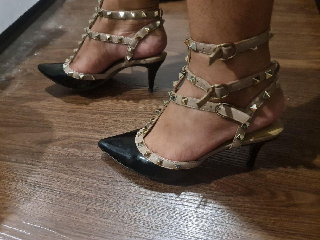 Garavani Caged Heels - Patent Black (Category: Heels) located in Las Pinas. Submitted by peachy.ramirez (Listing ID 1301548446, Image 2). Description: Preloved caged heels to match your office attire or evening wear 👠 👠 👠.