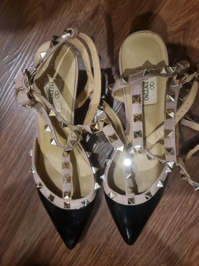Garavani Caged Heels - Patent Black (Category: Heels) located in Las Pinas. Submitted by peachy.ramirez (Listing ID 1301548446, Image 3). Description: Preloved caged heels to match your office attire or evening wear 👠 👠 👠.