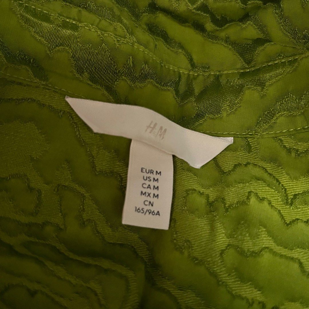 H&M green longsleeves polo (Category: Longsleeves) located in Taguig. Submitted by byemystuff_ (Listing ID 1301481446, Image 2). Description: Used once.