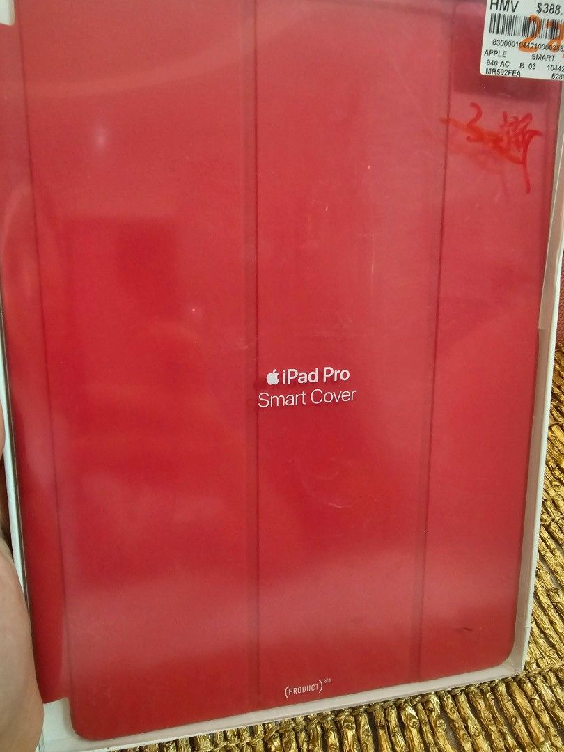 iPad Pro (10.5 inch) Smart Cover (Category: Cases & Sleeves) located in Baguio. Submitted by thriftfinds_2600 (Listing ID 1301648852, Image 2). Description: Authentic iPad cover. Please check all photos for details. MOP: Gcash MOD: Flash.