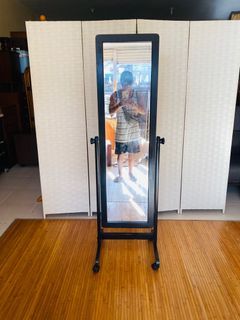 JAPAN SURPLUS FURNITURE MOVEABLE MIRROR STAND  FG037  SIZE 19L x 15W x 60H in inches  (AS-IS ITEM) IN GOOD CONDITION