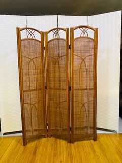 JAPAN SURPLUS FURNITURE RATTAN PARTITION 3PANNEL  FG042  SIZE 52L x 59.5H in inches  (AS-IS ITEM) IN GOOD CONDITION