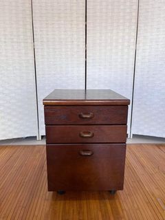 JAPAN SURPLUS SIDE/ PEDESTAL DRAWER IN GOOD CONDITION  SIZE: 15 L x 17.5 W x H 21 inches Code 0016