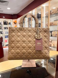 (Category: ) located in . Submitted by emishouseofluxe (Listing ID 1301482889, Image 1). Description: .
