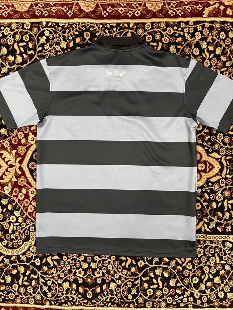 Les Script Jersey (Category: Activewear) located in Simpang Rengam. Submitted by amigoustore (Listing ID 1301591607, Image 3). Description: Size on tag 2XL (P25/L32) Include dustbag Mahal? Offer your price.