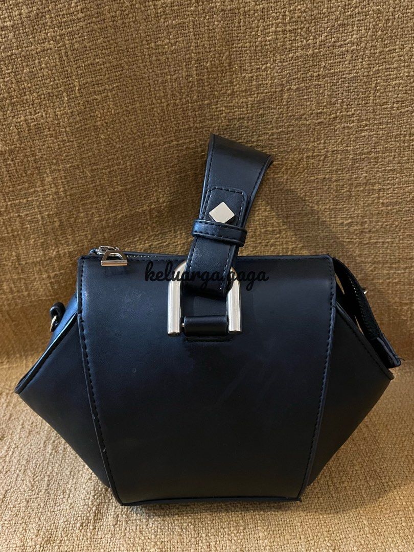 Mango black solid handheld bag on sale