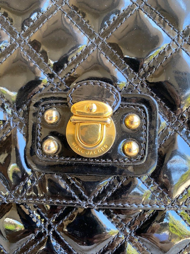 MARC JACOBS Shoulder Bag (Category: Luxury Bags & Wallets) located in Baliuag. Submitted by nylinel (Listing ID 1301480071, Image 2). Description: 👜 MARC JACOBS Shoulder Bag 🇮🇹 Made in Italy 🇻🇳 Color: Black 💼 Patent Leather material with gold hardware ⛔️ Size: L- 12.5” x H- 9” x W- 4.5” 👛 Guaranteed authentic 💯 🎒 preloved - in good condition.