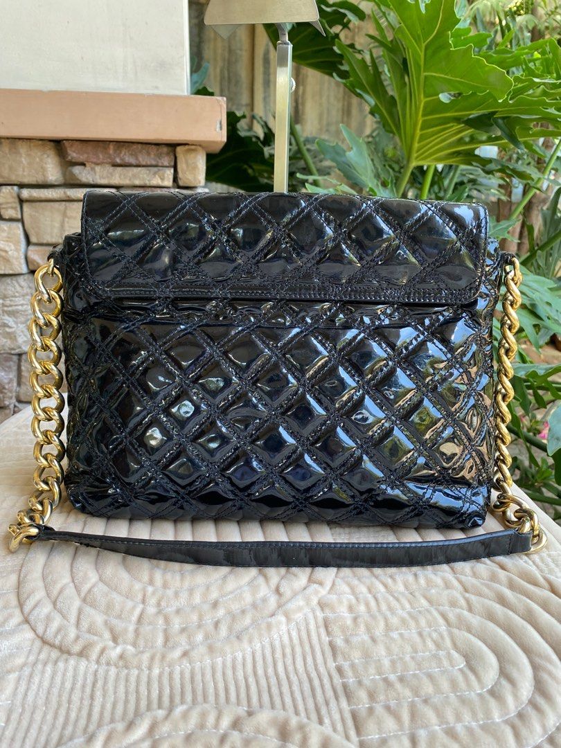 MARC JACOBS Shoulder Bag (Category: Luxury Bags & Wallets) located in Baliuag. Submitted by nylinel (Listing ID 1301480071, Image 3). Description: 👜 MARC JACOBS Shoulder Bag 🇮🇹 Made in Italy 🇻🇳 Color: Black 💼 Patent Leather material with gold hardware ⛔️ Size: L- 12.5” x H- 9” x W- 4.5” 👛 Guaranteed authentic 💯 🎒 preloved - in good condition.